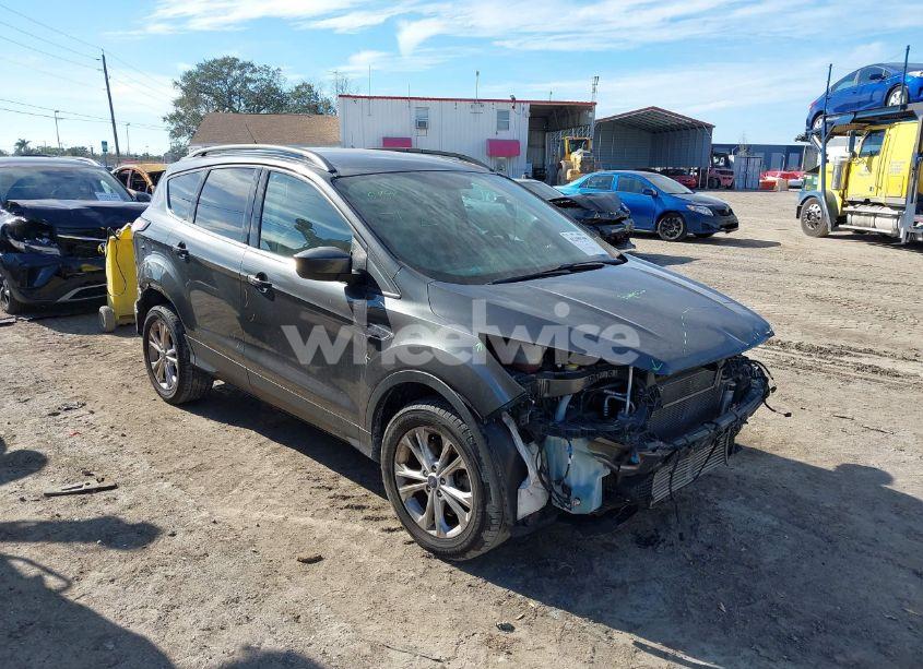 2018 Ford Escape SE (VIN 1FMCU9G97JUB49151) main photo