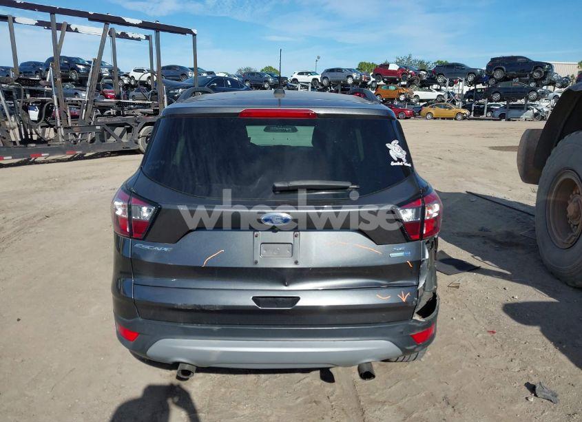 Photo 15 of 2018 Ford Escape SE (VIN 1FMCU9G97JUB49151)