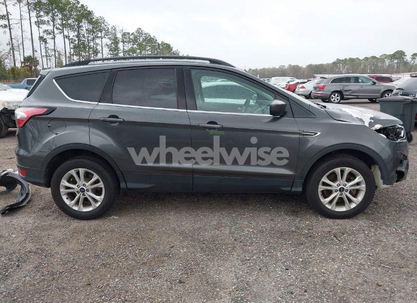 Photo 13 of 2018 Ford Escape SE (VIN 1FMCU9G97JUB62689)