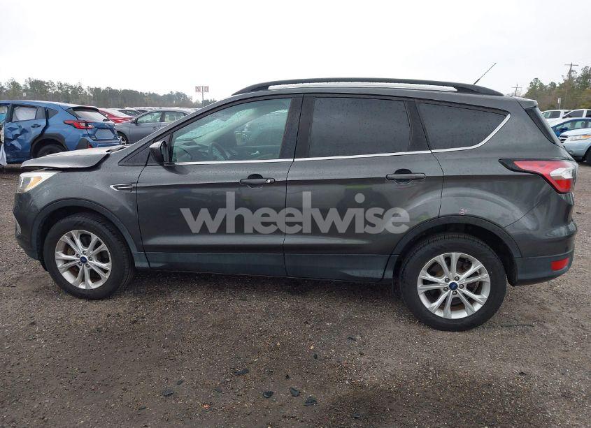 Photo 14 of 2018 Ford Escape SE (VIN 1FMCU9G97JUB62689)