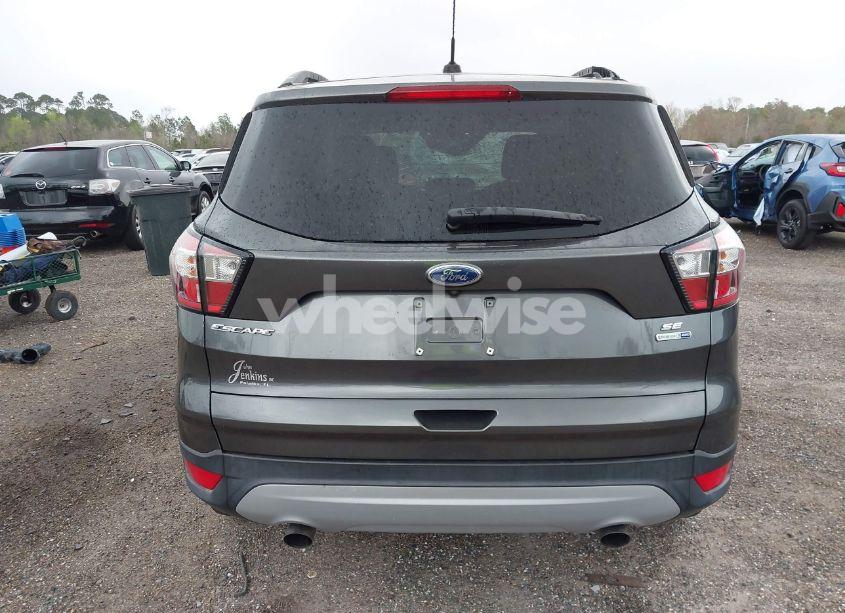 Photo 16 of 2018 Ford Escape SE (VIN 1FMCU9G97JUB62689)