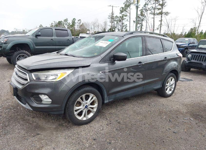 Photo 2 of 2018 Ford Escape SE (VIN 1FMCU9G97JUB62689)