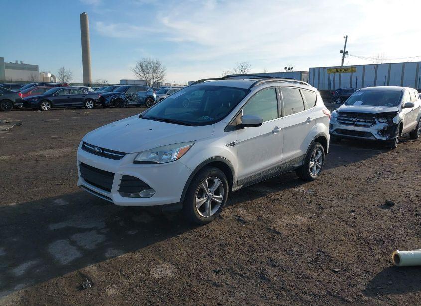 Photo 2 of 2013 Ford Escape SE (VIN 1FMCU9G98DUA18203)