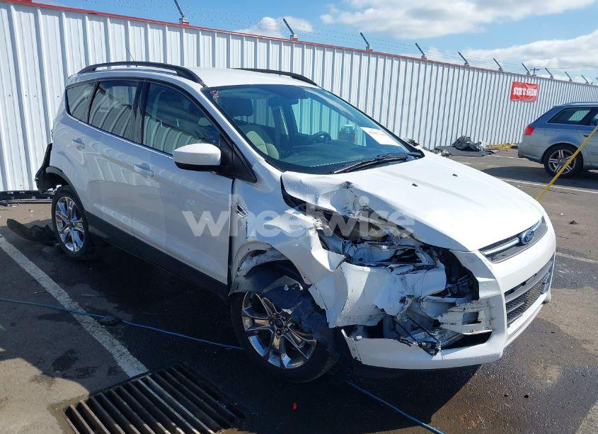 2015 Ford Escape SE (VIN 1FMCU9G98FUB31927) main photo