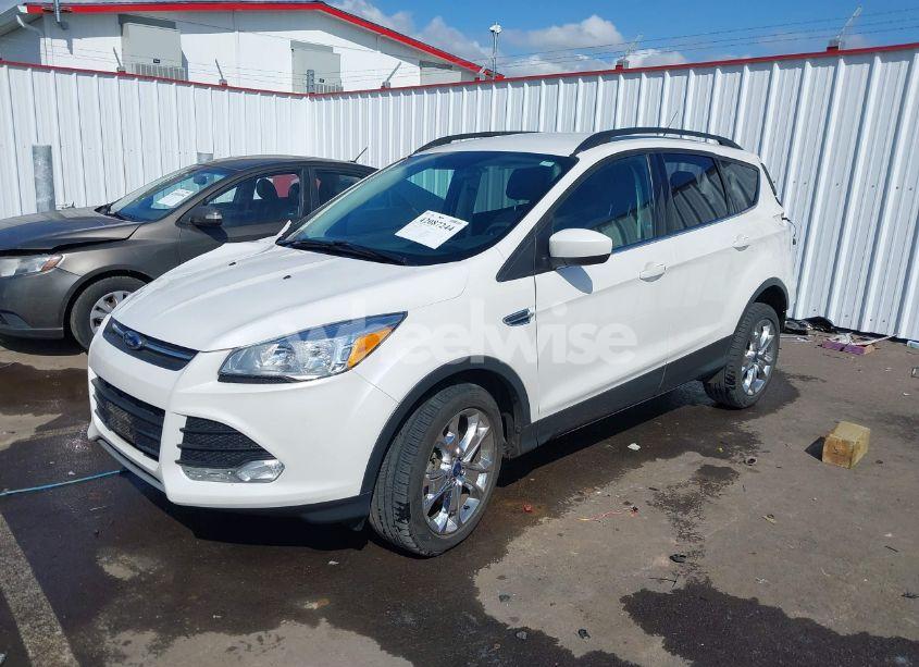 Photo 2 of 2015 Ford Escape SE (VIN 1FMCU9G98FUB31927)
