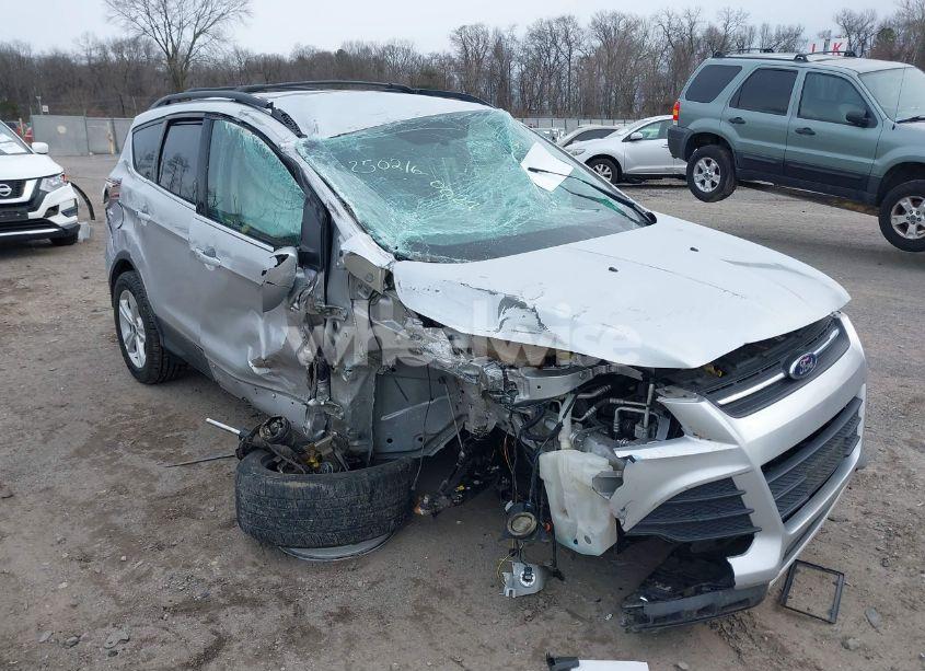 2016 Ford Escape SE (VIN 1FMCU9G98GUB42623) main photo