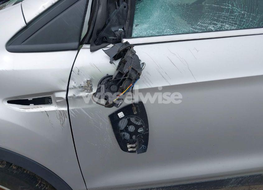 Photo 12 of 2016 Ford Escape SE (VIN 1FMCU9G98GUB42623)