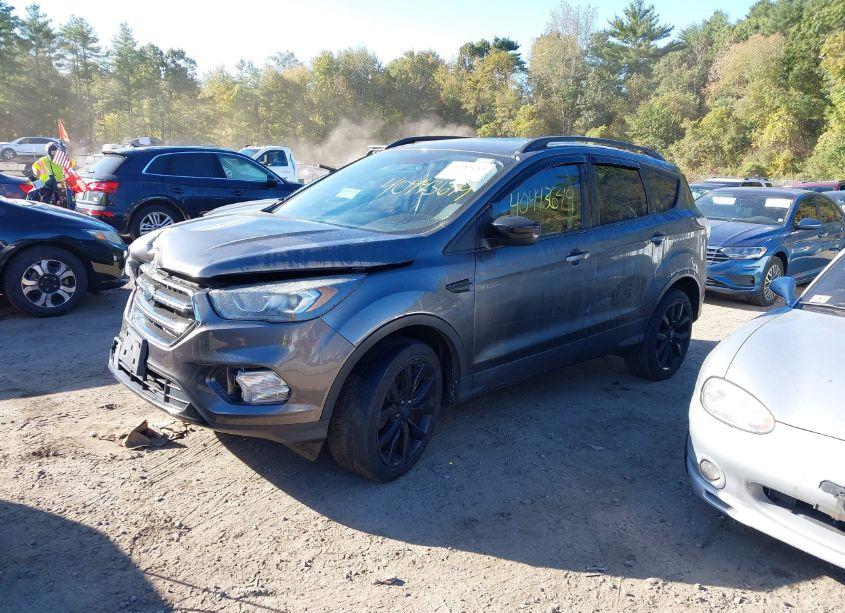 Photo 2 of 2017 Ford Escape SE (VIN 1FMCU9G98HUA03075)