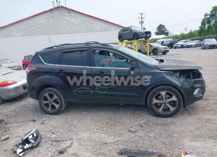 Photo 13 of 2017 Ford Escape SE (VIN 1FMCU9G98HUA98558)