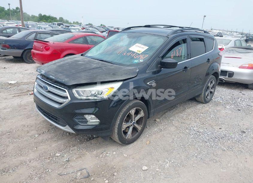 Photo 2 of 2017 Ford Escape SE (VIN 1FMCU9G98HUA98558)