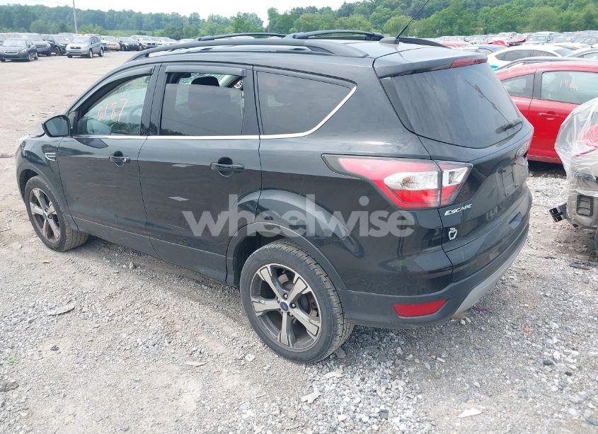 Photo 3 of 2017 Ford Escape SE (VIN 1FMCU9G98HUA98558)