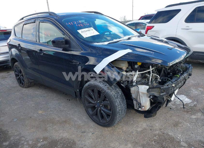 2017 Ford Escape SE (VIN 1FMCU9G98HUB94044) main photo