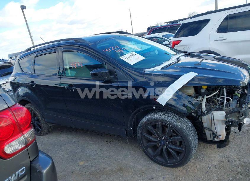 Photo 13 of 2017 Ford Escape SE (VIN 1FMCU9G98HUB94044)