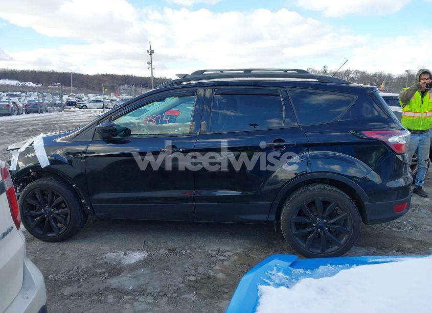 Photo 14 of 2017 Ford Escape SE (VIN 1FMCU9G98HUB94044)