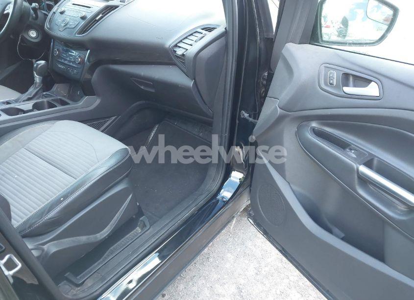 Photo 5 of 2017 Ford Escape SE (VIN 1FMCU9G98HUB94044)