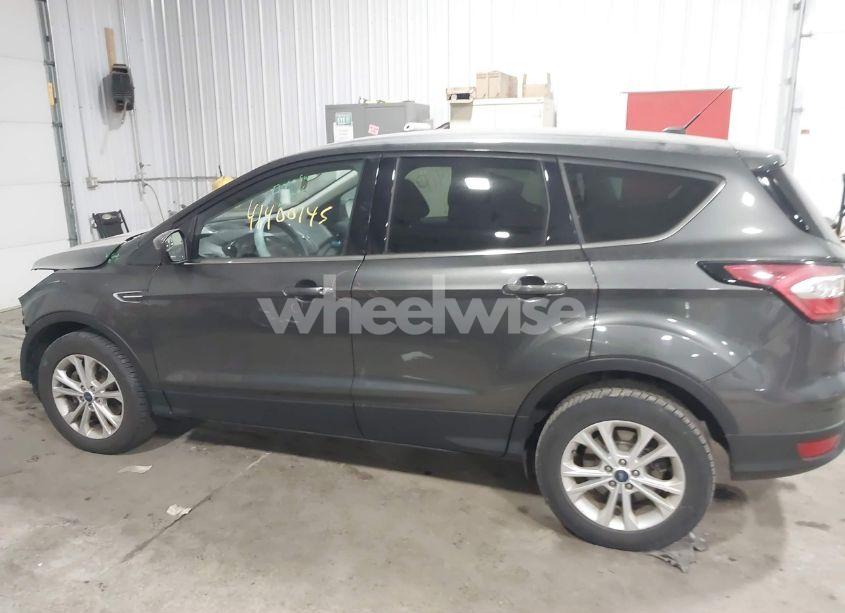 Photo 15 of 2017 Ford Escape SE (VIN 1FMCU9G98HUD59168)
