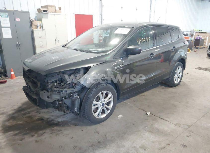 Photo 2 of 2017 Ford Escape SE (VIN 1FMCU9G98HUD59168)