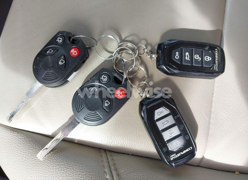 Photo 11 of 2017 Ford Escape SE (VIN 1FMCU9G98HUD91344)