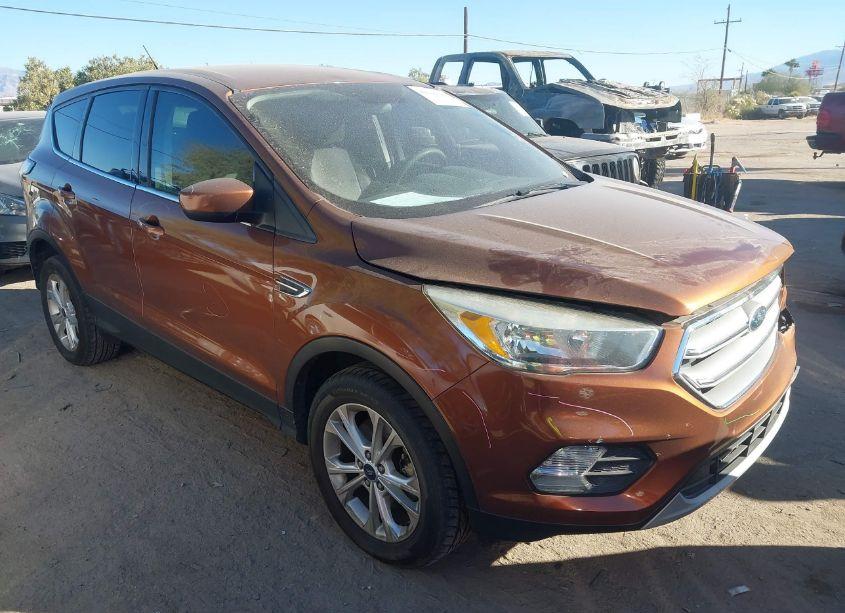 2017 Ford Escape SE (VIN 1FMCU9G98HUF11157) main photo