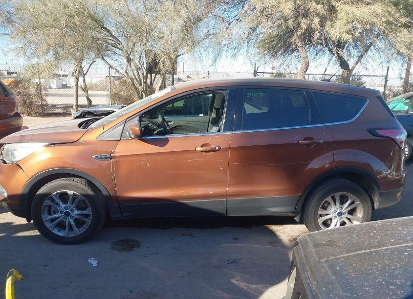 Photo 14 of 2017 Ford Escape SE (VIN 1FMCU9G98HUF11157)