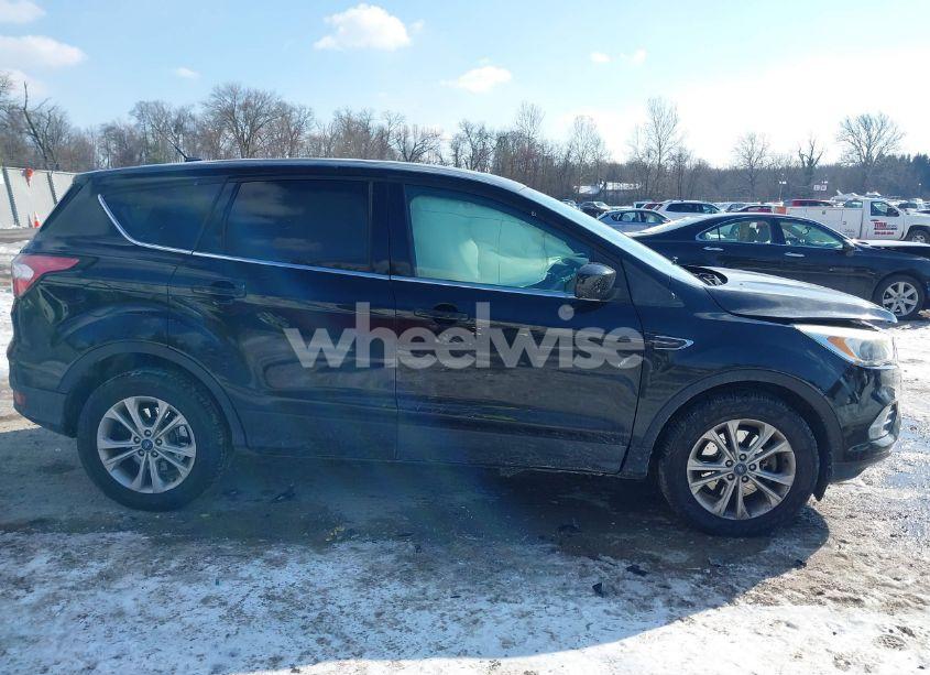 Photo 13 of 2017 Ford Escape SE (VIN 1FMCU9G99HUA24906)