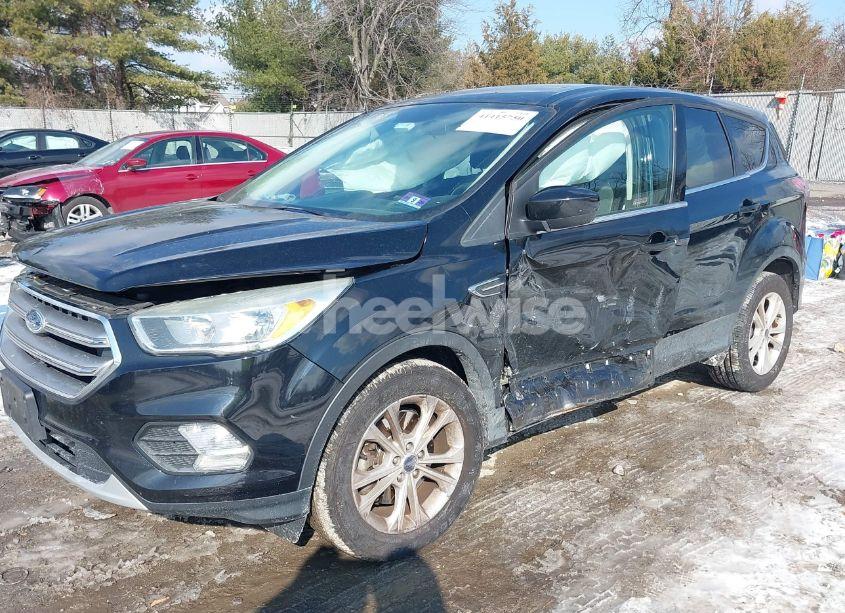 Photo 2 of 2017 Ford Escape SE (VIN 1FMCU9G99HUA24906)