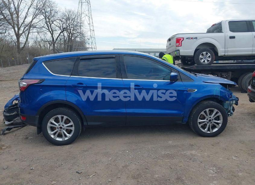 Photo 13 of 2017 Ford Escape SE (VIN 1FMCU9G99HUB00740)