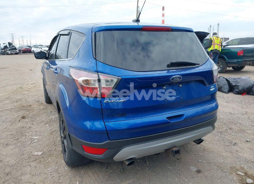 Photo 3 of 2017 Ford Escape SE (VIN 1FMCU9G99HUB00740)