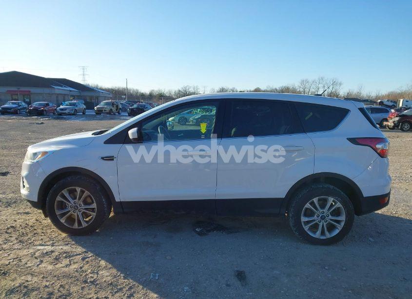 Photo 14 of 2017 Ford Escape SE (VIN 1FMCU9G99HUB16372)