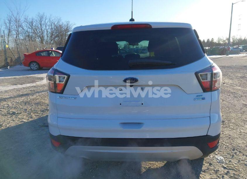 Photo 16 of 2017 Ford Escape SE (VIN 1FMCU9G99HUB16372)