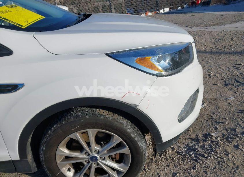 Photo 17 of 2017 Ford Escape SE (VIN 1FMCU9G99HUB16372)