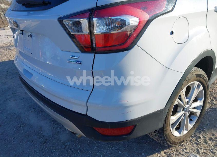 Photo 18 of 2017 Ford Escape SE (VIN 1FMCU9G99HUB16372)