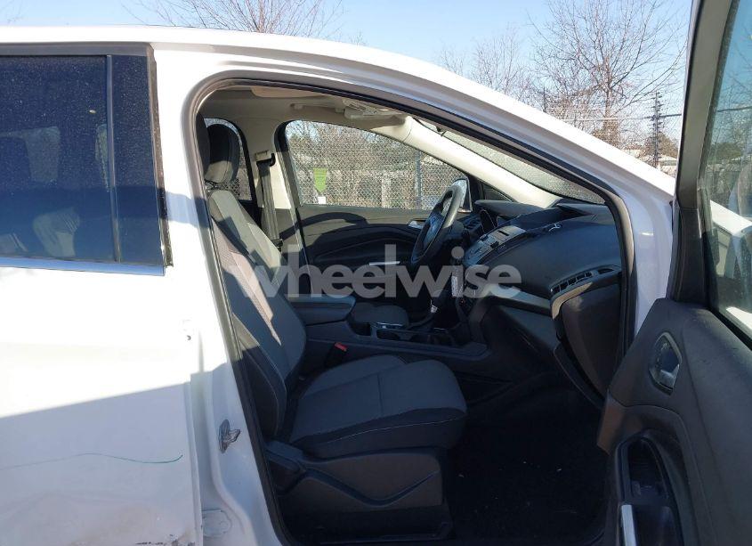 Photo 5 of 2017 Ford Escape SE (VIN 1FMCU9G99HUB16372)