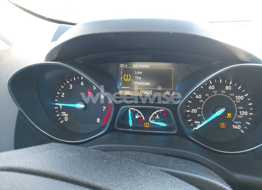 Photo 7 of 2017 Ford Escape SE (VIN 1FMCU9G99HUB16372)