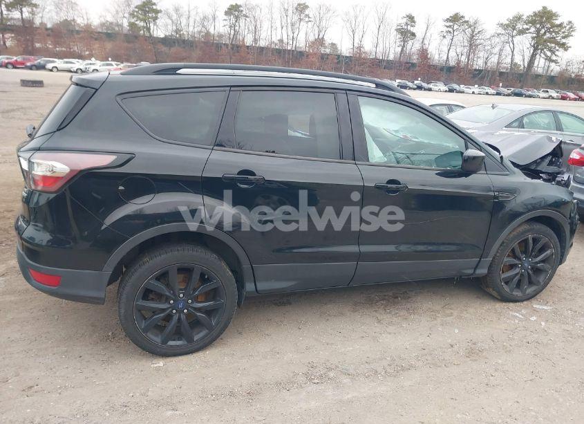 Photo 13 of 2017 Ford Escape SE (VIN 1FMCU9G99HUB71453)