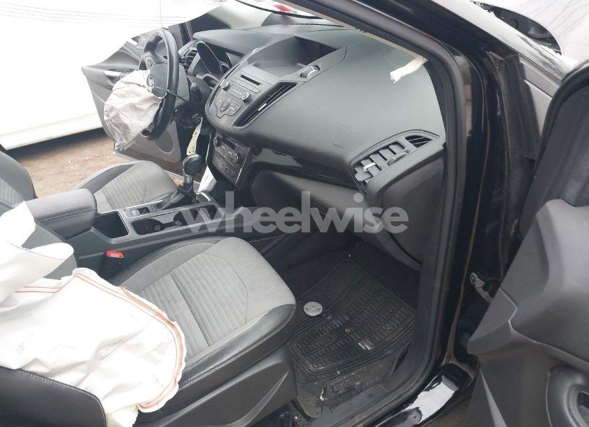 Photo 5 of 2017 Ford Escape SE (VIN 1FMCU9G99HUB71453)