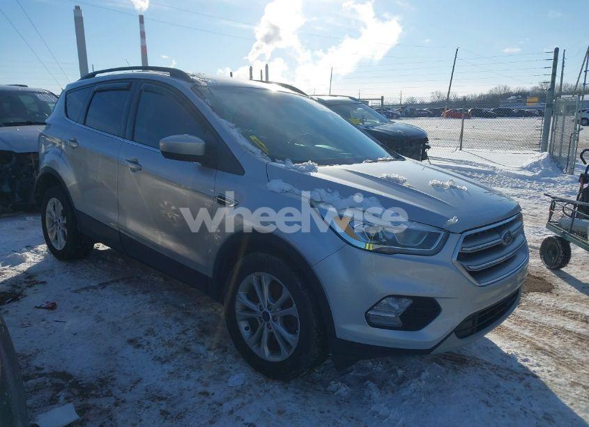 2017 Ford Escape SE (VIN 1FMCU9G99HUB77124) main photo