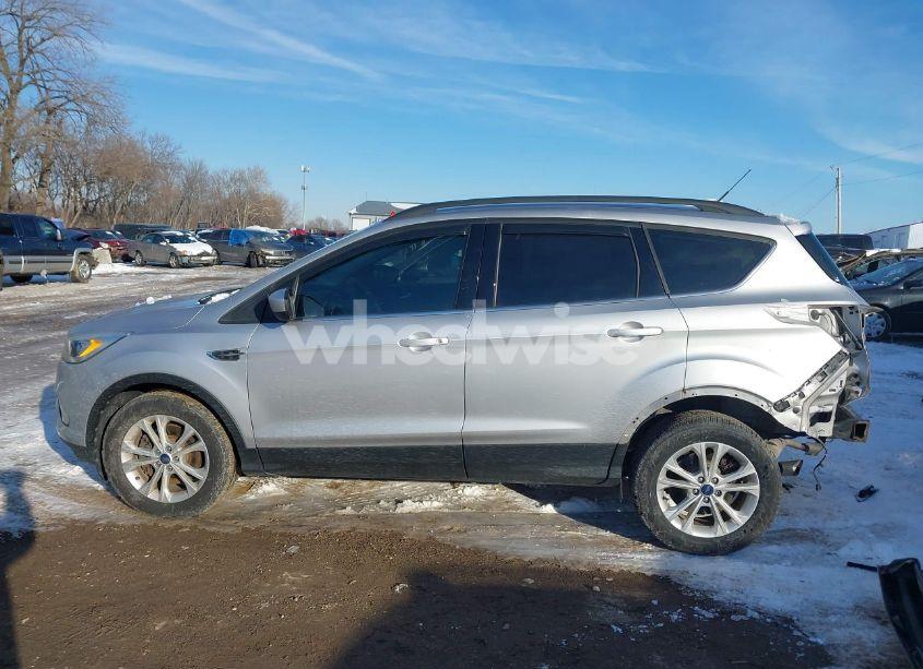 Photo 15 of 2017 Ford Escape SE (VIN 1FMCU9G99HUB77124)