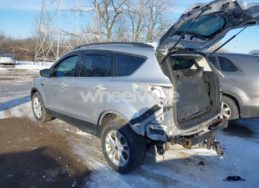 Photo 3 of 2017 Ford Escape SE (VIN 1FMCU9G99HUB77124)