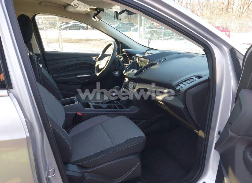 Photo 5 of 2017 Ford Escape SE (VIN 1FMCU9G99HUB77124)