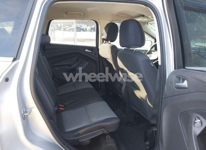 Photo 8 of 2017 Ford Escape SE (VIN 1FMCU9G99HUB77124)