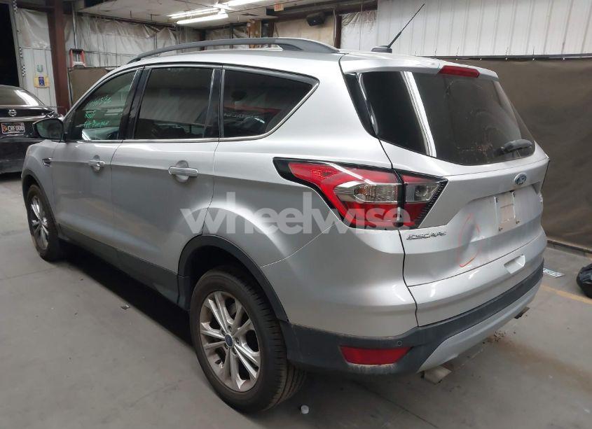 Photo 3 of 2017 Ford Escape SE (VIN 1FMCU9G99HUB91699)