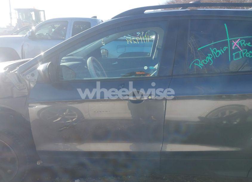 Photo 15 of 2017 Ford Escape SE (VIN 1FMCU9G99HUD02333)