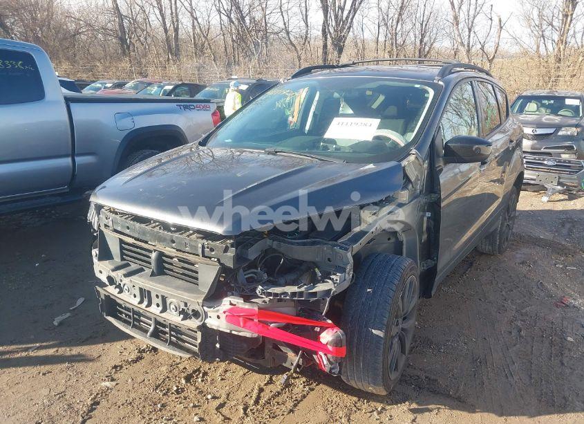 Photo 2 of 2017 Ford Escape SE (VIN 1FMCU9G99HUD02333)