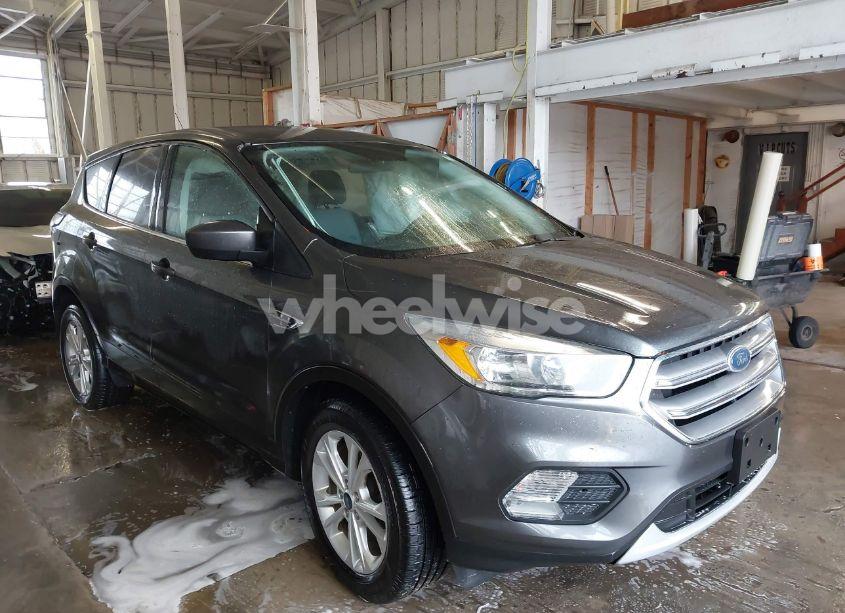 2017 Ford Escape SE (VIN 1FMCU9G99HUD37888) main photo