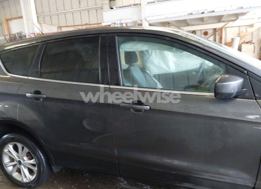 Photo 13 of 2017 Ford Escape SE (VIN 1FMCU9G99HUD37888)