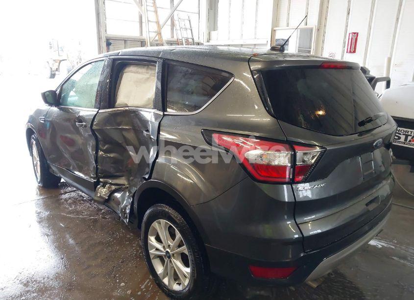 Photo 3 of 2017 Ford Escape SE (VIN 1FMCU9G99HUD37888)