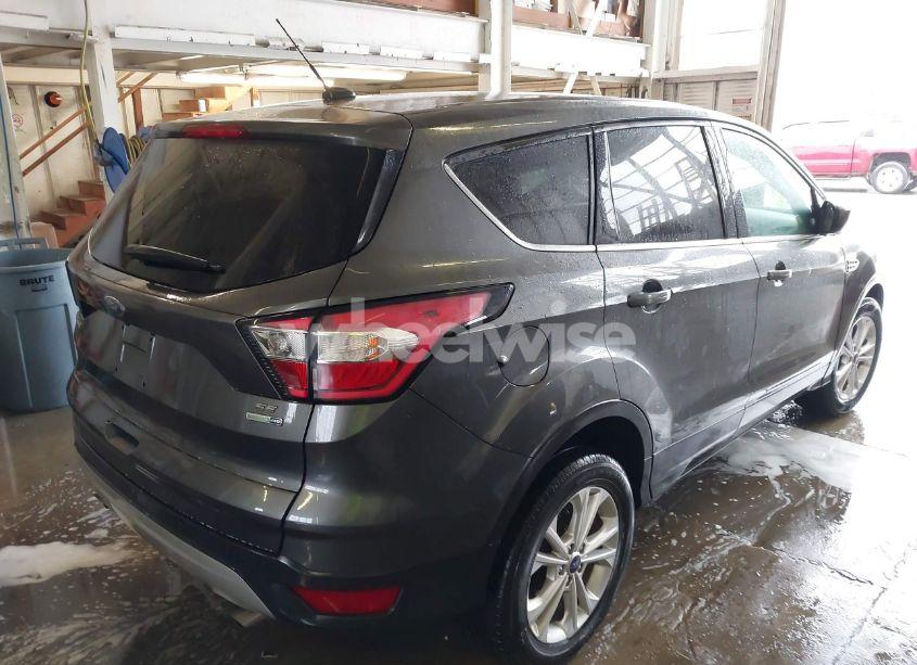 Photo 4 of 2017 Ford Escape SE (VIN 1FMCU9G99HUD37888)