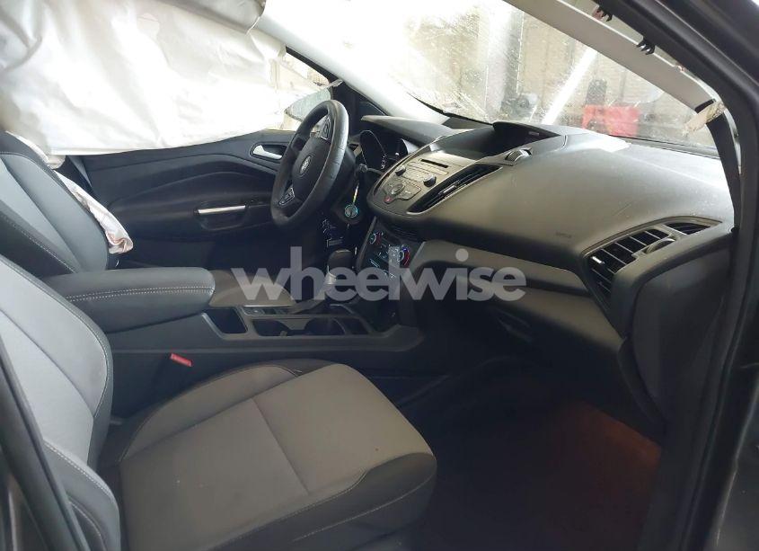 Photo 5 of 2017 Ford Escape SE (VIN 1FMCU9G99HUD37888)