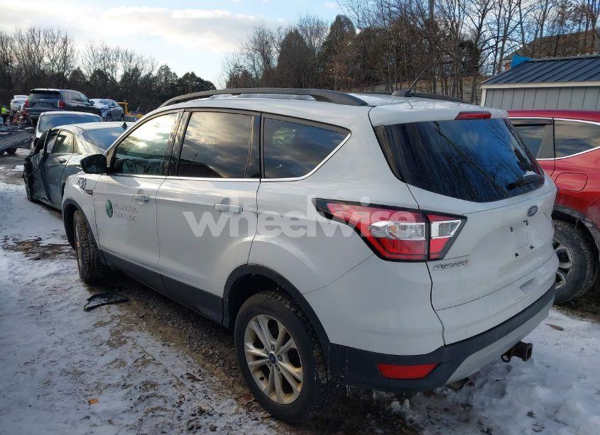 Photo 3 of 2017 Ford Escape SE (VIN 1FMCU9G99HUD44050)